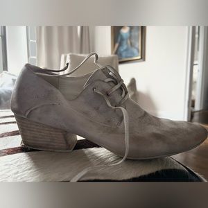 These are spectacular!! Fit like a glove. French dancing shoes I’m not working.